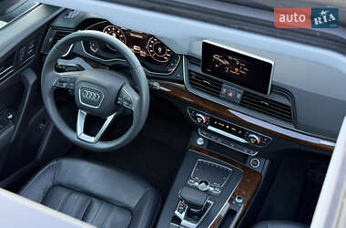 Внедорожник / Кроссовер Audi Q5 2017 в 