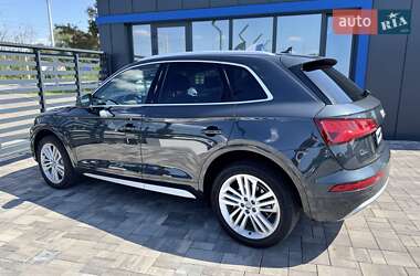 Внедорожник / Кроссовер Audi Q5 2017 в 
