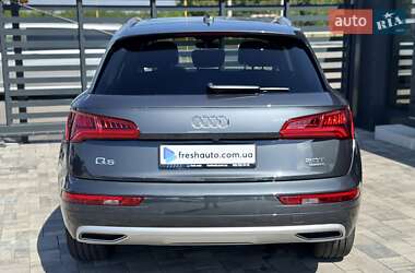 Внедорожник / Кроссовер Audi Q5 2017 в 