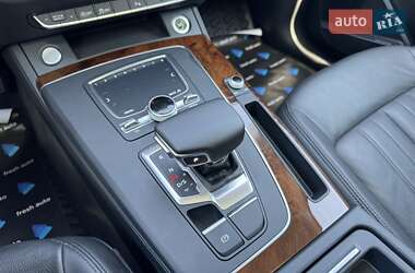 Внедорожник / Кроссовер Audi Q5 2017 в 