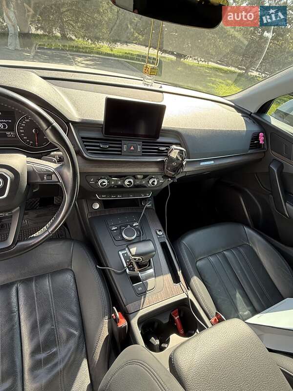 Внедорожник / Кроссовер Audi Q5 2017 в Хмельницком