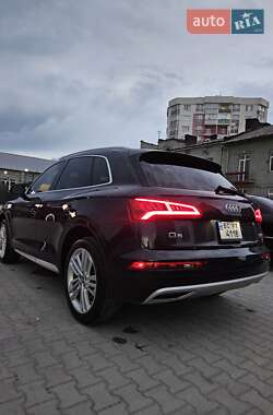 Внедорожник / Кроссовер Audi Q5 2018 в 