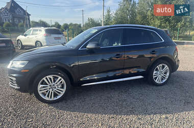 Внедорожник / Кроссовер Audi Q5 2018 в 