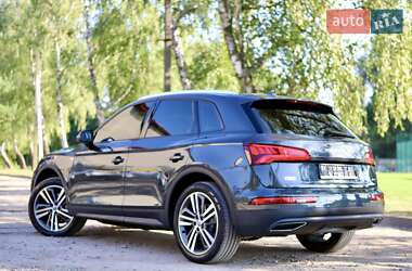 Внедорожник / Кроссовер Audi Q5 2018 в 