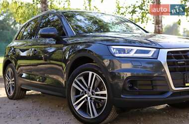 Внедорожник / Кроссовер Audi Q5 2018 в 