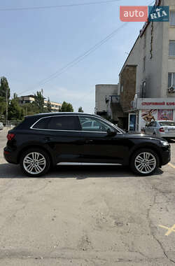 Внедорожник / Кроссовер Audi Q5 2018 в 