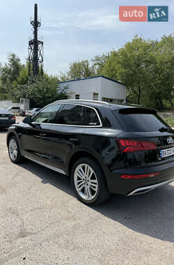 Внедорожник / Кроссовер Audi Q5 2018 в 