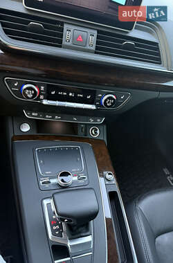 Внедорожник / Кроссовер Audi Q5 2020 в 