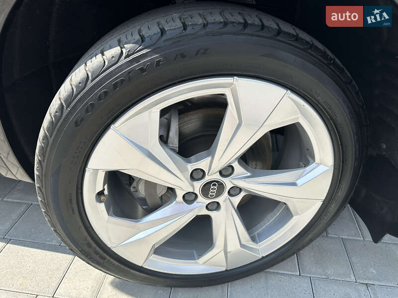 Внедорожник / Кроссовер Audi Q5 2021 в Луцке