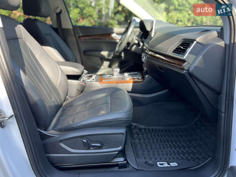 Внедорожник / Кроссовер Audi Q5 2018 в Ровно