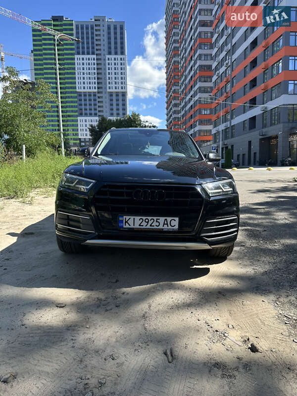 Внедорожник / Кроссовер Audi Q5 2018 в 