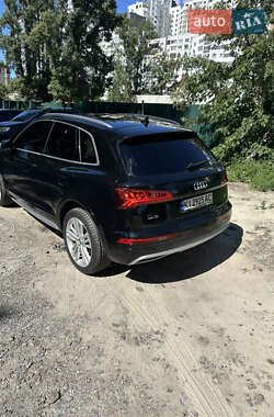 Внедорожник / Кроссовер Audi Q5 2018 в 