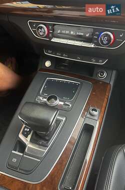Внедорожник / Кроссовер Audi Q5 2017 в 