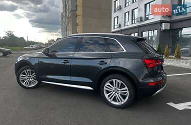 Внедорожник / Кроссовер Audi Q5 2017 в 