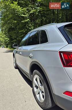 Внедорожник / Кроссовер Audi Q5 2017 в 