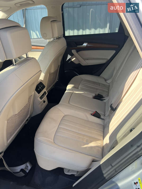 Внедорожник / Кроссовер Audi Q5 2021 в Нововолынске