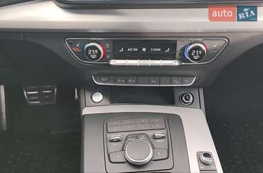 Внедорожник / Кроссовер Audi Q5 2017 в 