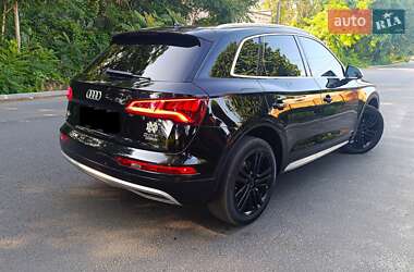 Внедорожник / Кроссовер Audi Q5 2018 в 