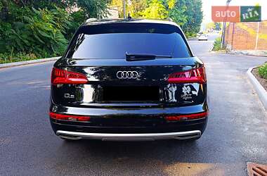 Внедорожник / Кроссовер Audi Q5 2018 в 