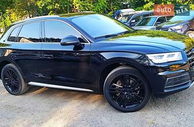 Внедорожник / Кроссовер Audi Q5 2018 в 
