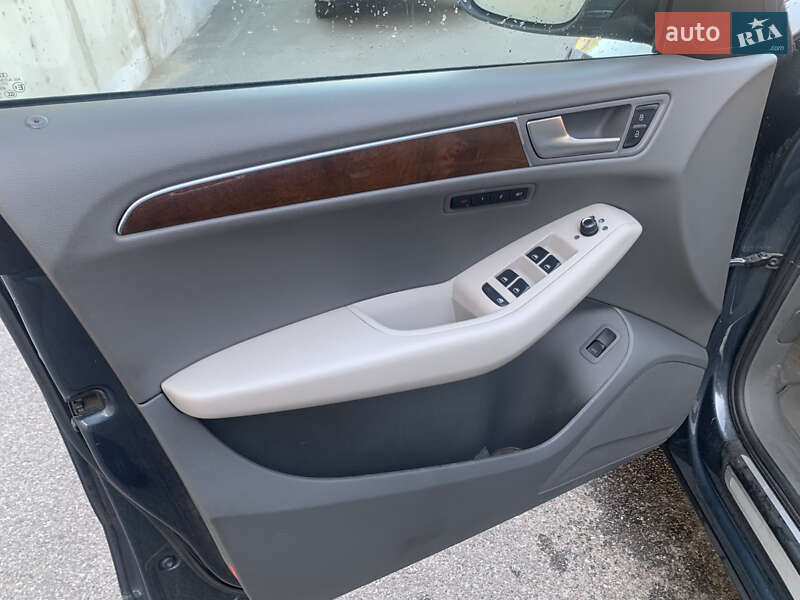 Внедорожник / Кроссовер Audi Q5 2011 в Киеве