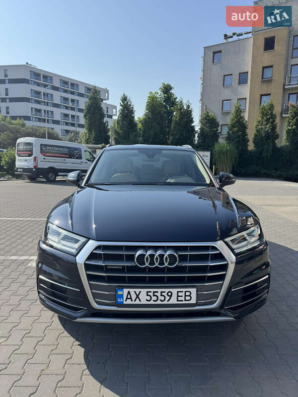 Внедорожник / Кроссовер Audi Q5 2018 в Ужгороде