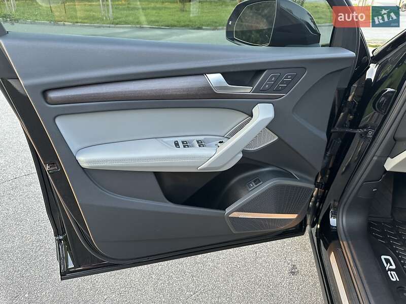 Внедорожник / Кроссовер Audi Q5 2022 в Киеве