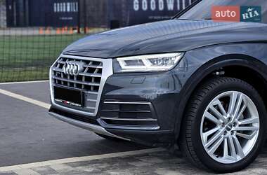 Внедорожник / Кроссовер Audi Q5 2018 в 