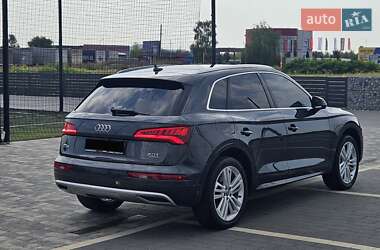 Внедорожник / Кроссовер Audi Q5 2018 в 