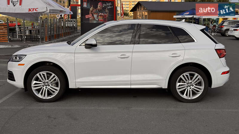 Внедорожник / Кроссовер Audi Q5 2017 в Софиевской Борщаговке