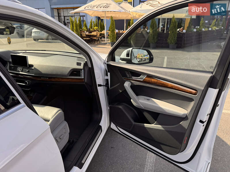 Внедорожник / Кроссовер Audi Q5 2017 в Софиевской Борщаговке