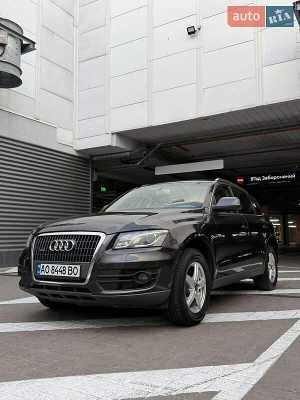 Внедорожник / Кроссовер Audi Q5 2010 в 