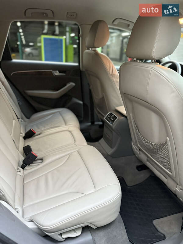Внедорожник / Кроссовер Audi Q5 2010 в Киеве