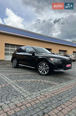 Внедорожник / Кроссовер Audi Q5 2021 в 