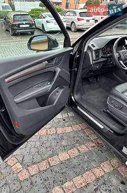 Внедорожник / Кроссовер Audi Q5 2021 в 