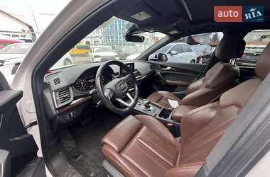Внедорожник / Кроссовер Audi Q5 2018 в 