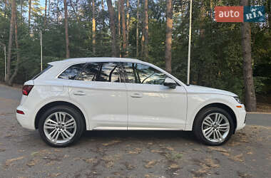 Внедорожник / Кроссовер Audi Q5 2018 в 