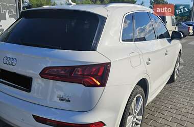 Внедорожник / Кроссовер Audi Q5 2017 в 