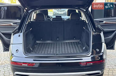 Внедорожник / Кроссовер Audi Q5 2018 в 