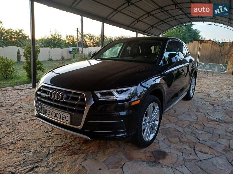 Внедорожник / Кроссовер Audi Q5 2018 в 