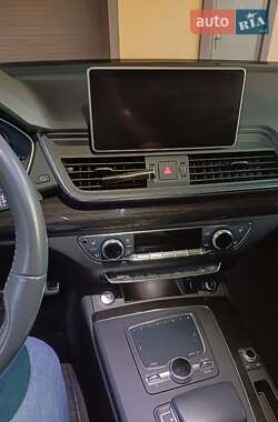 Внедорожник / Кроссовер Audi Q5 2018 в 