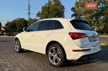 Позашляховик / Кросовер Audi Q5 2015 в 