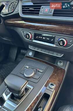 Внедорожник / Кроссовер Audi Q5 2017 в 