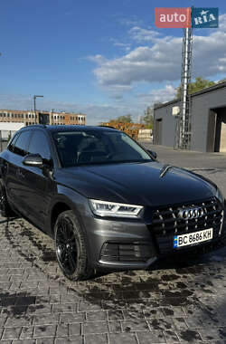 Внедорожник / Кроссовер Audi Q5 2017 в 