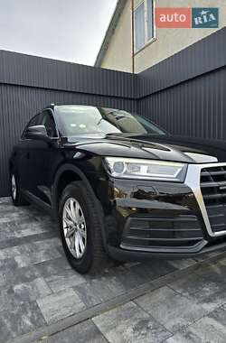 Позашляховик / Кросовер Audi Q5 2018 в 