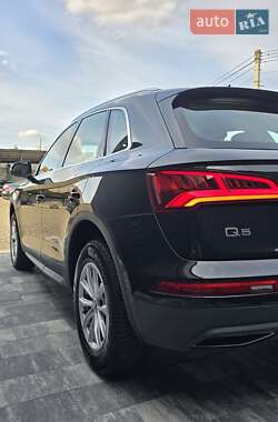 Позашляховик / Кросовер Audi Q5 2018 в 