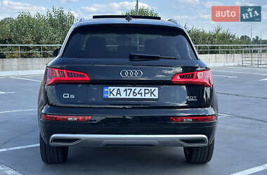 Внедорожник / Кроссовер Audi Q5 2018 в 