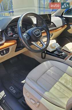 Внедорожник / Кроссовер Audi Q5 2021 в 