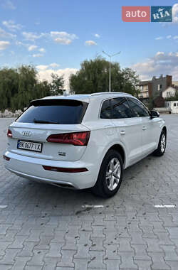 Внедорожник / Кроссовер Audi Q5 2018 в 