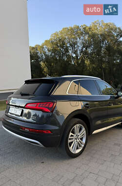 Внедорожник / Кроссовер Audi Q5 2018 в 